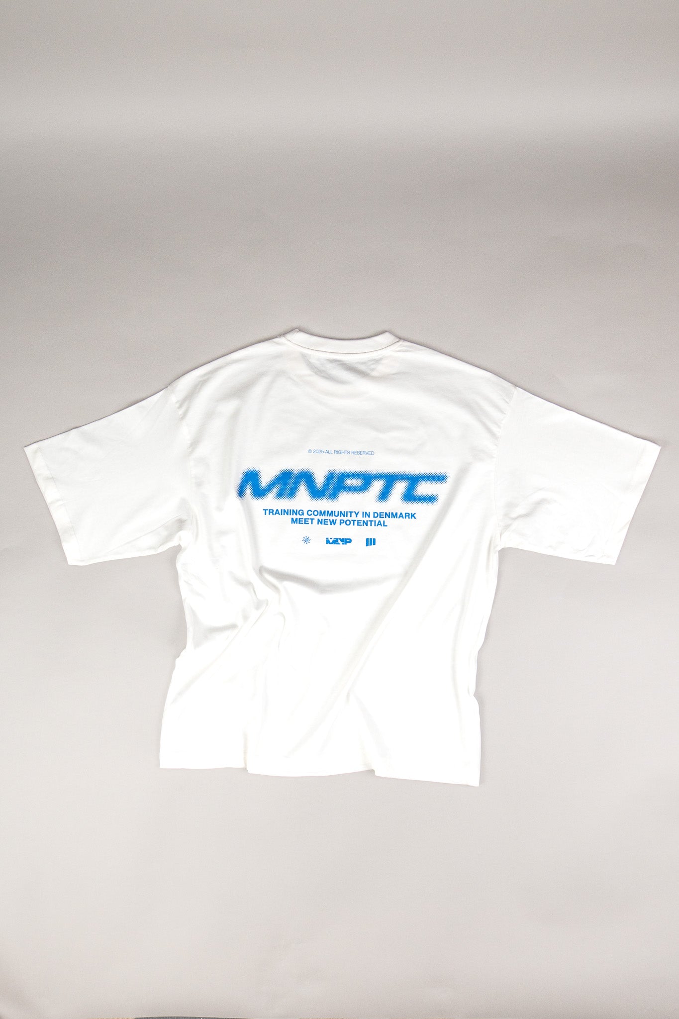 MNPTC Halftone Hvid/Blå Box Fit Tee