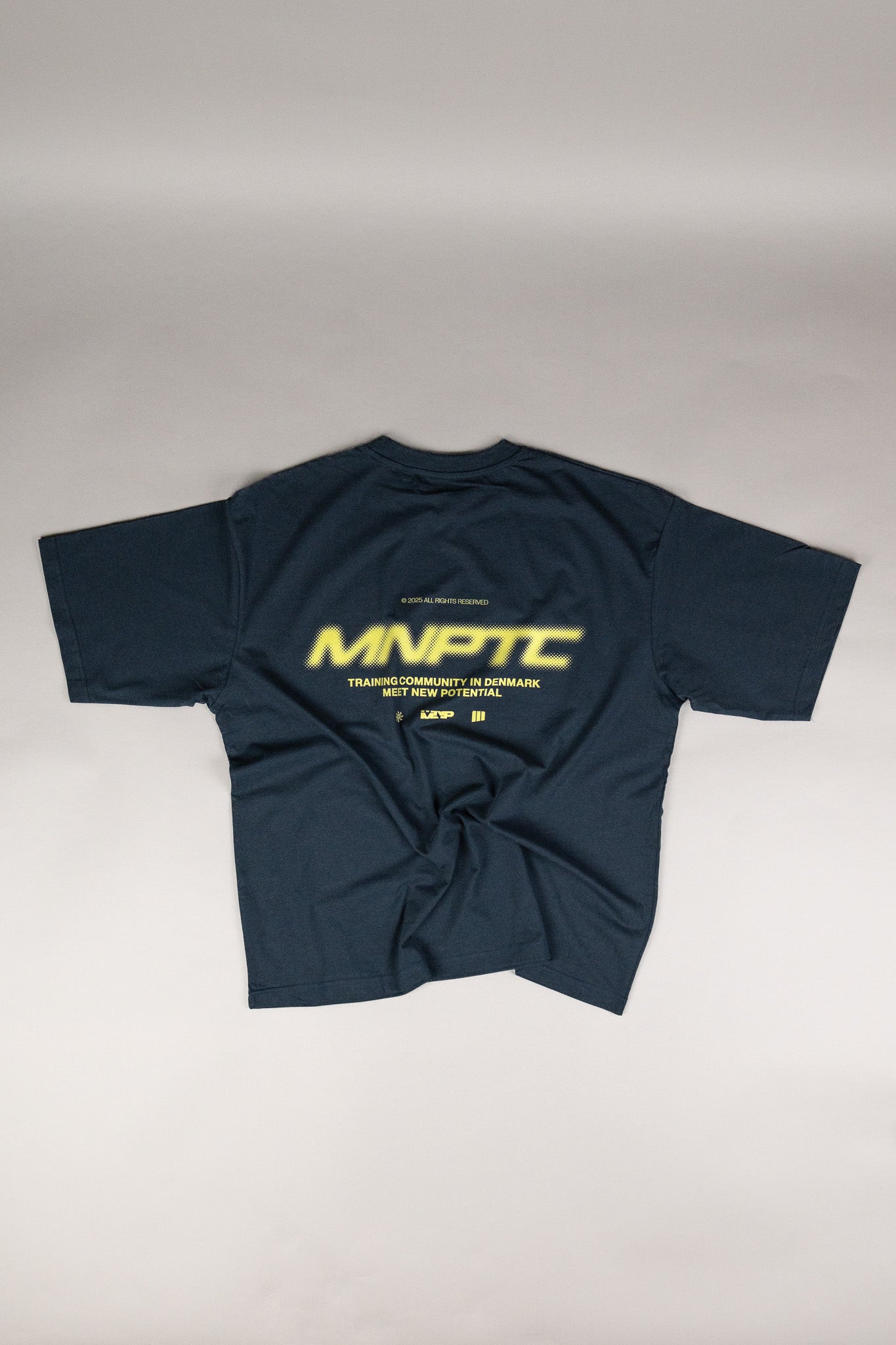TC MNPTC Halftone Blå/Gul Box Fit Tee
